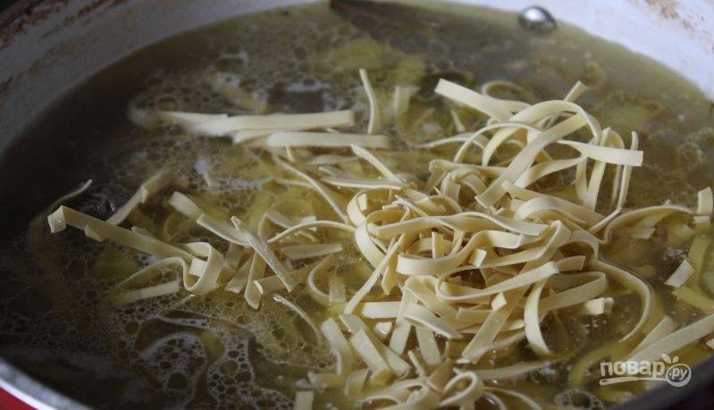 Китайская кухня: Томатный суп с говядиной и лапшой