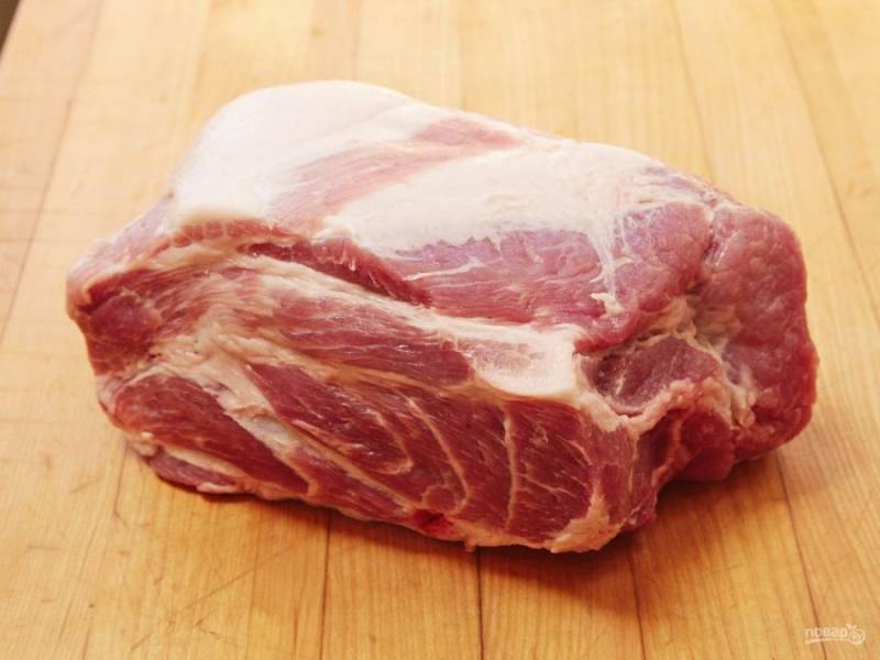 2.	Мясо вымойте, обсушите салфетками. 