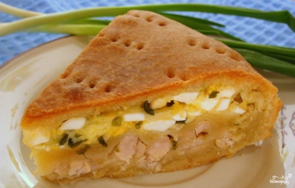 Рецепт: Пирог с яйцами и зеленым луком в духовке