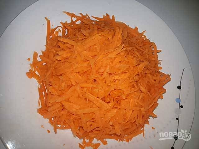 4.	Морковку натрите на крупной терке.