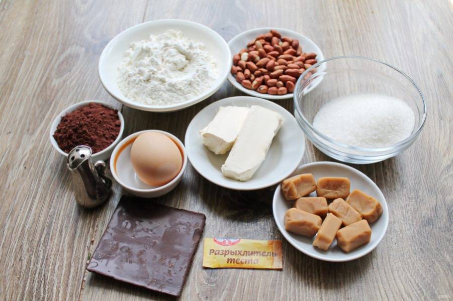 Подготовьте все необходимые ингредиенты для приготовления печенья "Сникерс".