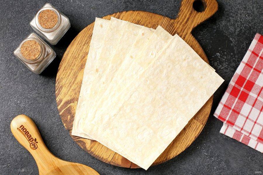Конверты из лаваша с сосисками и сыром на сковороде: рецепт - Лайфхакер