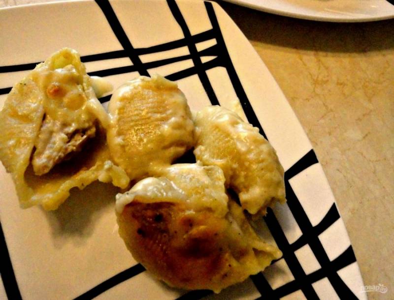 Рецепт: Фаршированные макароны - фаршированные ракушки под соусом Бешамель (рецепт соуса здесь же)