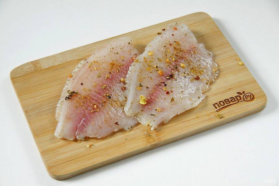 Рыба запеченная в духовке со сметаной