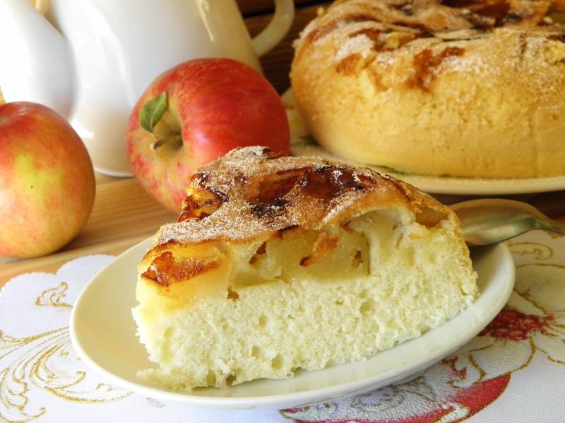 Рецепты шарлотки со сметаной и яблоками