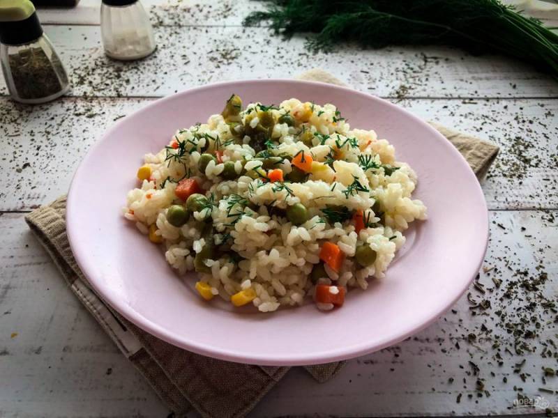 Рис с замороженными овощами в кастрюле - рецепт с фото