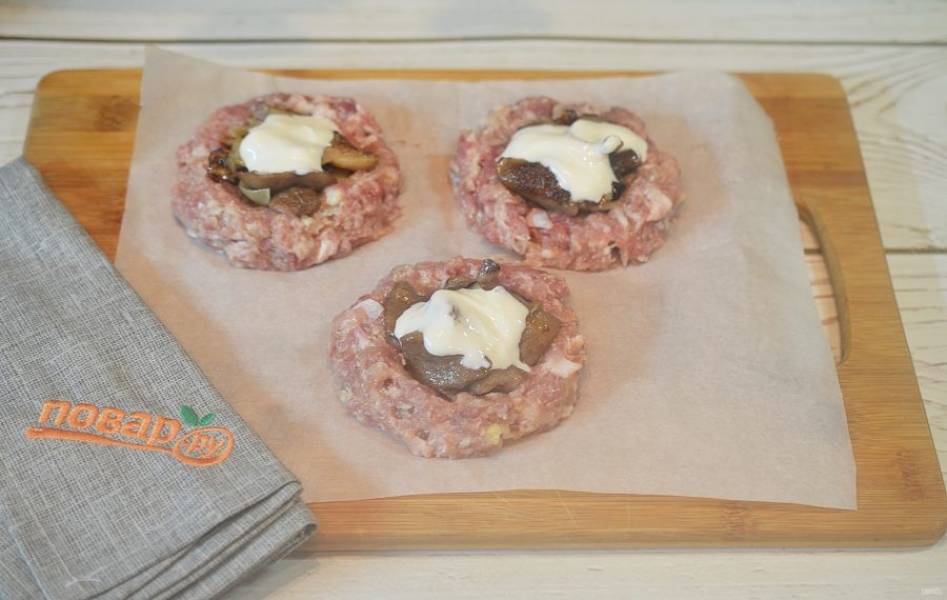 Мясные ватрушки с грибами и сыром — рецепт с фото пошагово