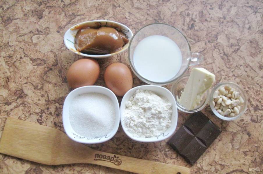 Подготовьте ингредиенты для приготовления кекса "Сникерс".