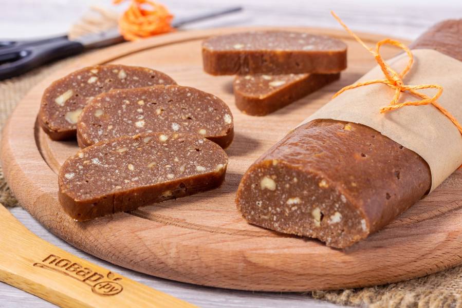 Учимся готовить шоколадную колбасу: рецепты и секреты