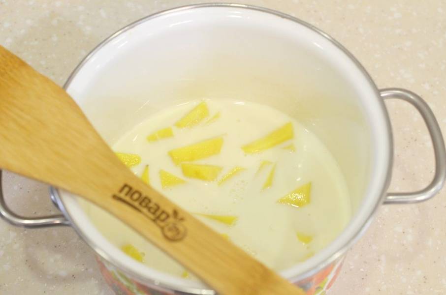 Картошка тушеная в молоке (в мультиварке)