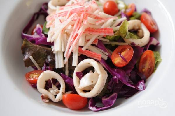 Салат с коктейлем из морепродуктов – пошаговый рецепт приготовления с фото