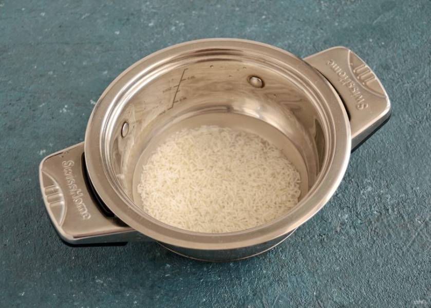 Промойте рис до прозрачности. Отварите рис в течение 15 минут после закипания воды. 