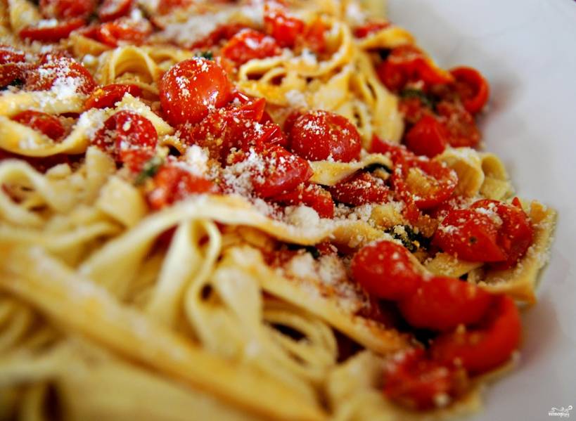 Спагетти с сыром и охотничьими колбасками
