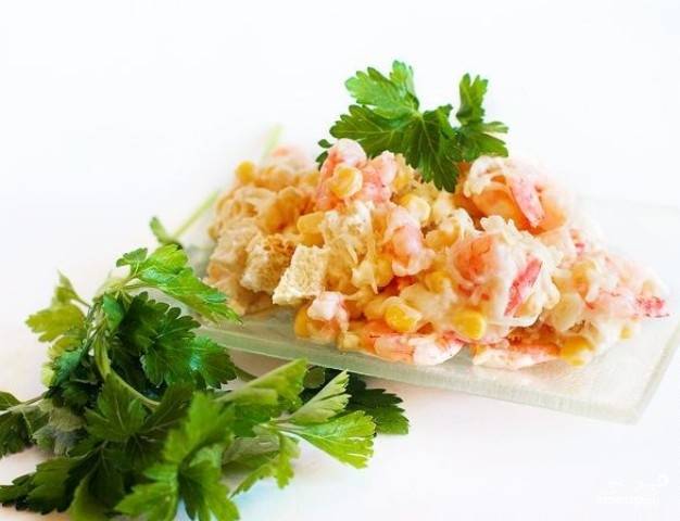 Рыбный салат с креветками и сухариками — рецепты | Дзен