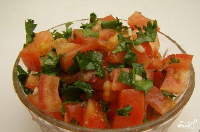 Салат с помидорами и кинзой