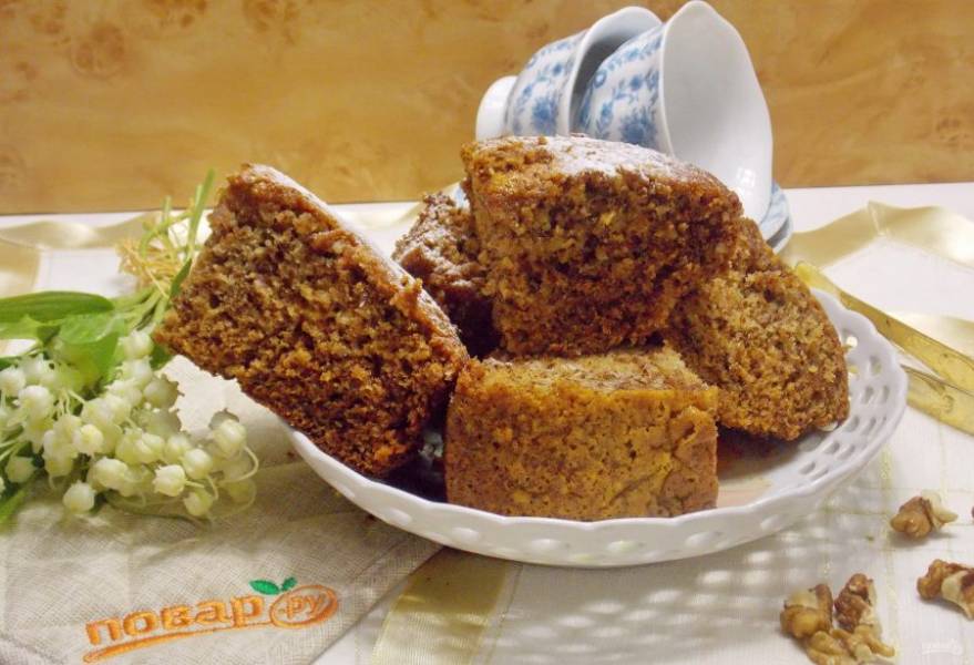 Ореховый пирог с грецкими орехами и сахаром на сметане