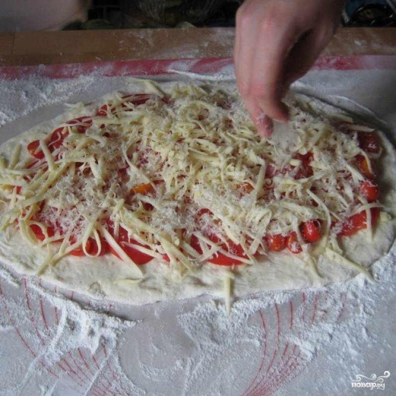Как уже говорилось выше, при желании вы можете добавлять в начинку любые другие ингредиенты. Главное - не жалеть сыра, иначе пицца получится сухой. Сыра должно быть много.