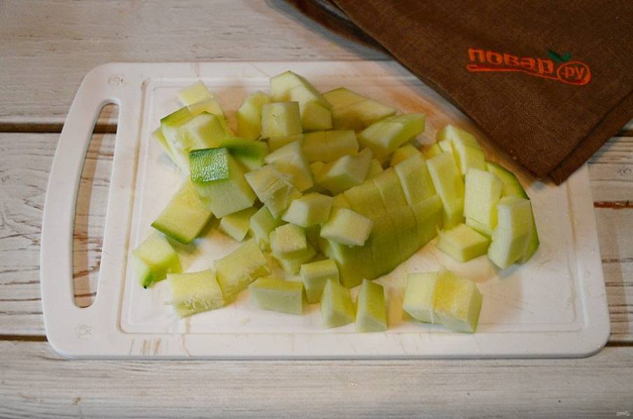 8 отличных салатов из кабачков на зиму - Лайфхакер
