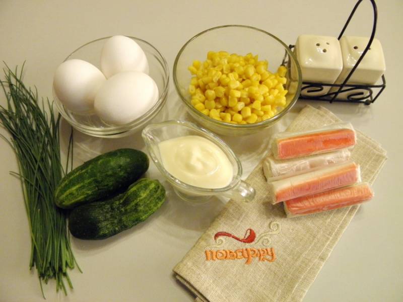 Салат из капусты, крабовых палочек и сыра