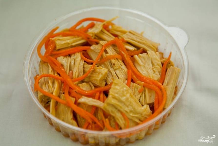 Корейская морковка с соевой спаржей
