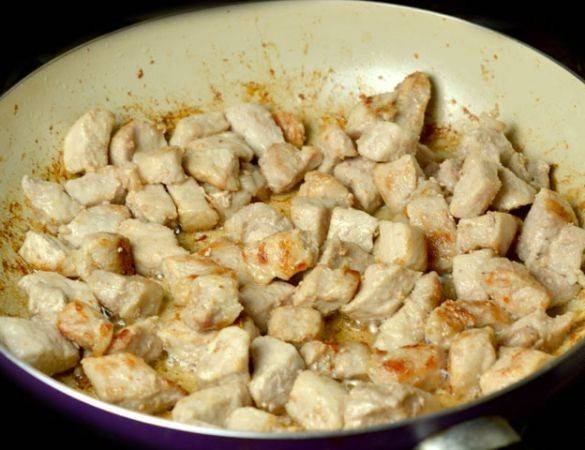 Как приготовить рецепт Гуляш из свинины на сковороде с подливкой