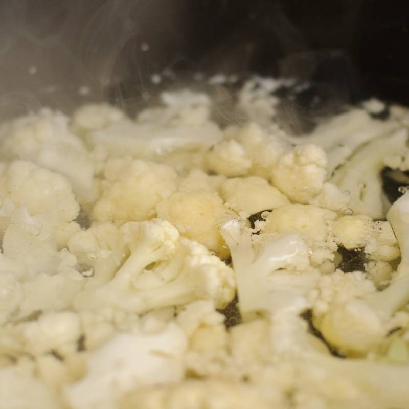 Сколько варить капусту цветную свежую после закипания. Как резать цветную капусту на суп.