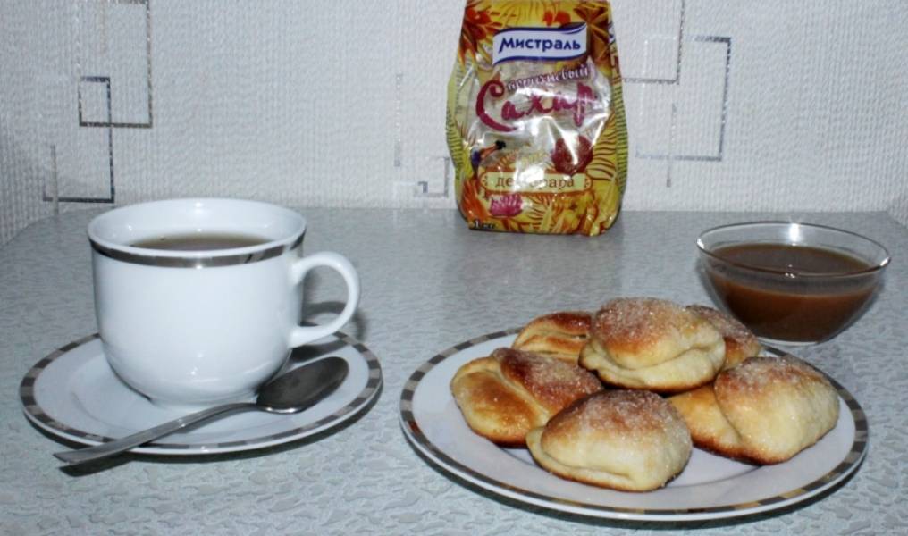 Выпекать в разогретой духовке на противне смазанный растительным маслом, в течении 20-30 минут при температуре 180 градусов.
Приятного аппетита!