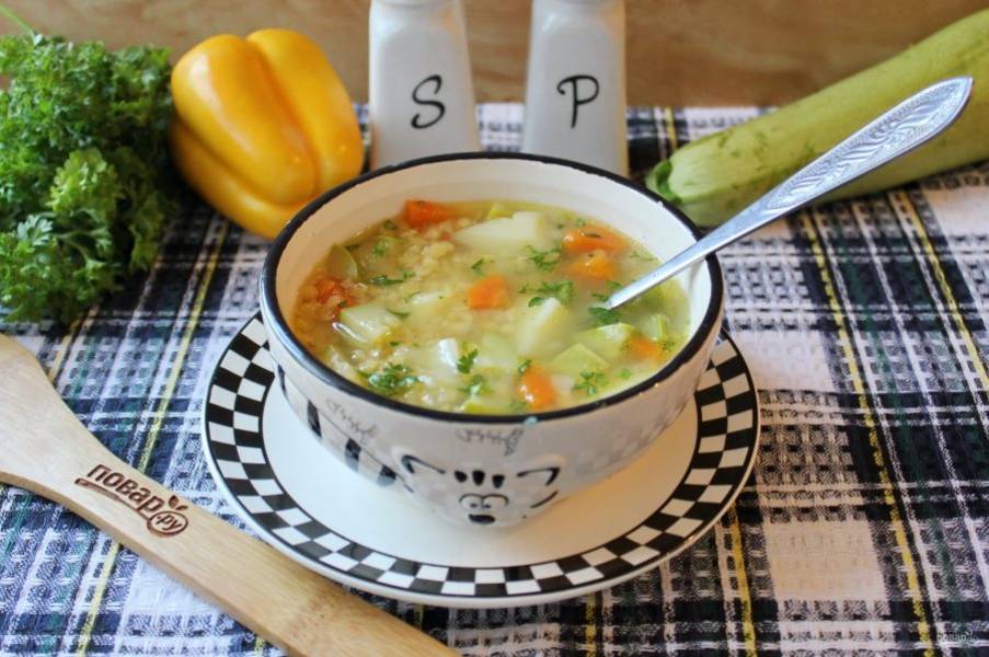 Суп для детей с чечевицей готов. Подавайте на обед.