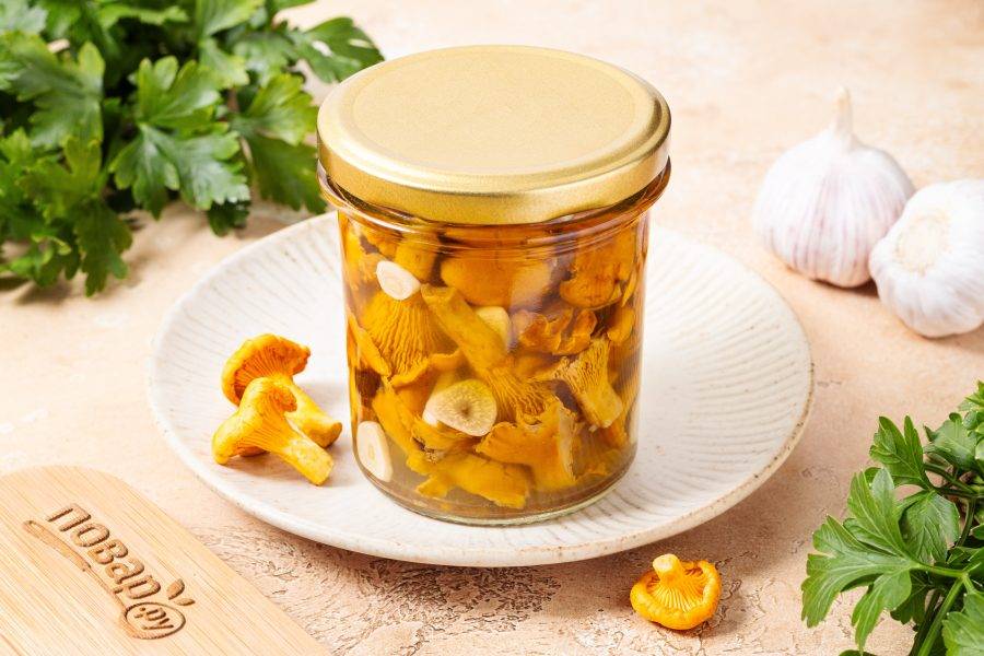 Маринованные лисички с чесноком готовы, приятного вам аппетита!