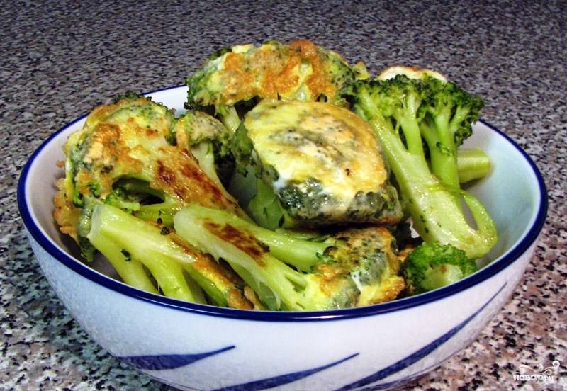 Рецепт брокколи на сковороде с яйцом и сыром
