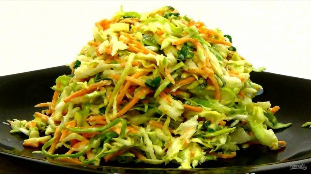 3. Овощи заправьте и перемешайте. Подавайте к мясным блюдам или картофелю. Приятного аппетита!