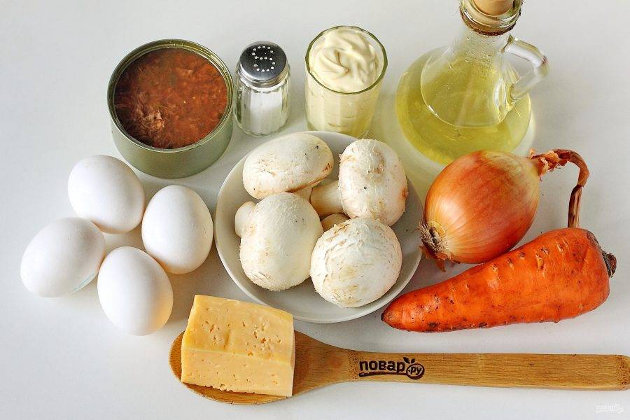 Подготовьте все ингредиенты. Яйца предварительно сварите до готовности и охладите.