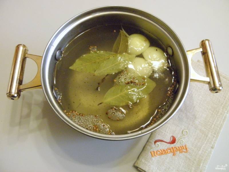 Как замариновать лук для селедки под шубой быстро и вкусно в домашних условиях и Маринованный лук в уксусе