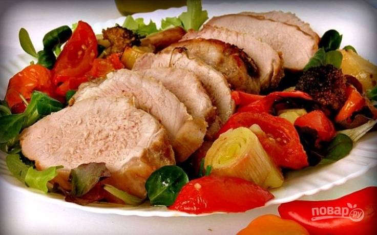 Мясо, запеченное с овощами в духовке - рецепт с пошаговыми фото | Меню недели
