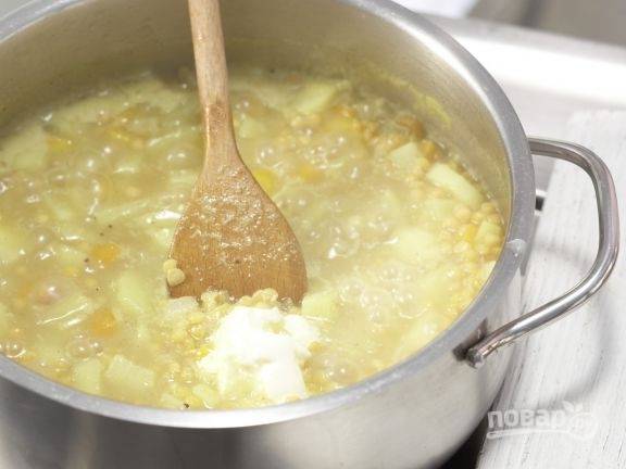 В конце добавьте в суп сметану. Попробуйте на соль и перец.