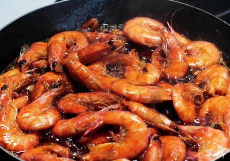 Креветки жареные с чесноком в соевом соусе на сковороде – пошаговый рецепт приготовления с фото