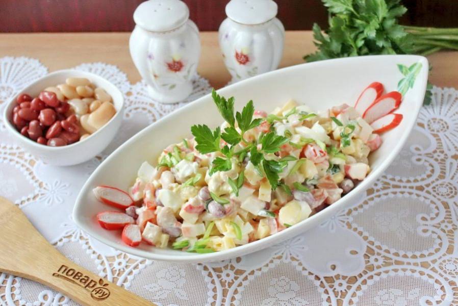 Салат "Морские камешки" готов. Не избитый, оригинальный и вкусный салат. Подавайте на закуску в будни и праздники.