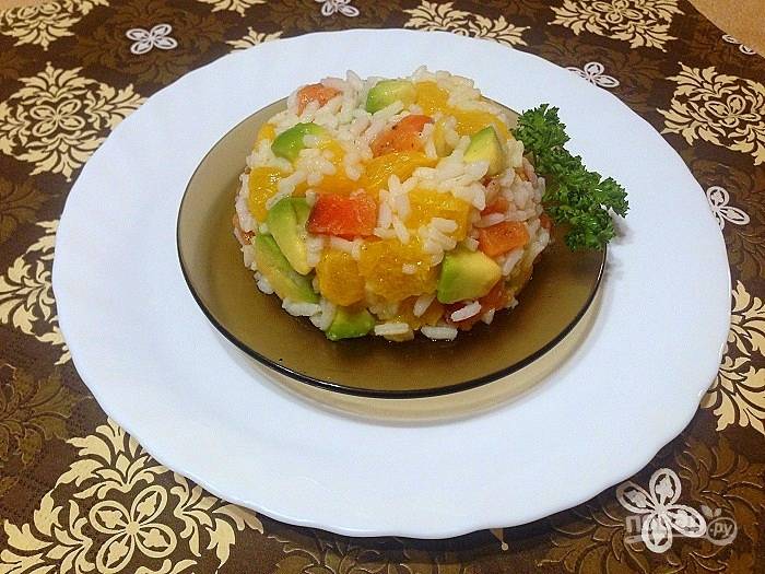 Рецепт салата с солёной сёмгой и рисом