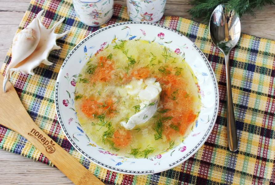 Рыбный суп из минтая с рисом (уха)