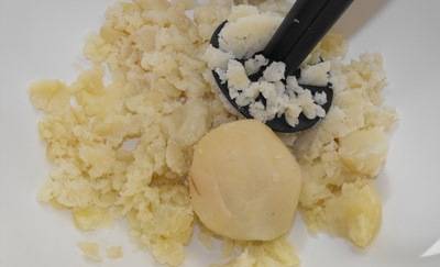 Рецепт салата из кальмаров с яйцом и сыром