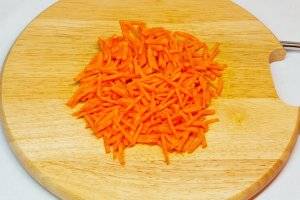 Морковь трем на терке, как по-корейски.