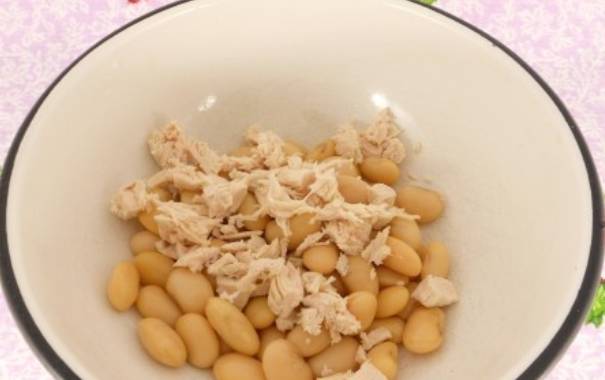 Салат с фасолью, курицей, яйцами и огурцом — рецепт с фото пошагово