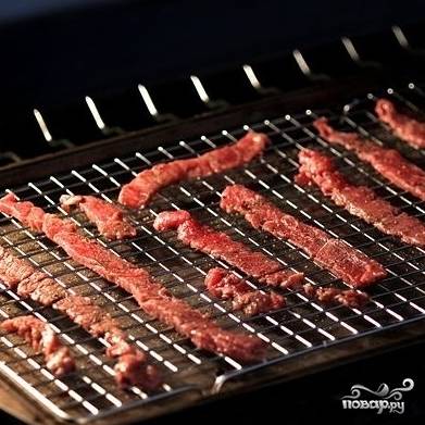 4. В духовке мясо должно находиться от 1 до 3 часов. Нам надо избавиться от сока мяса и приготовить его.