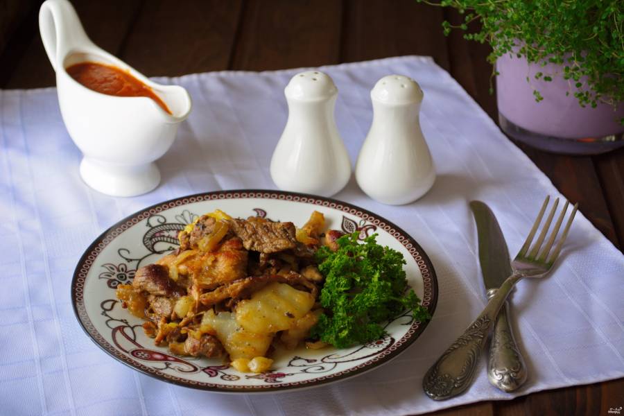 Жаркое по-домашнему с мясом и картофелем в сковороде — пошаговый рецепт с фото