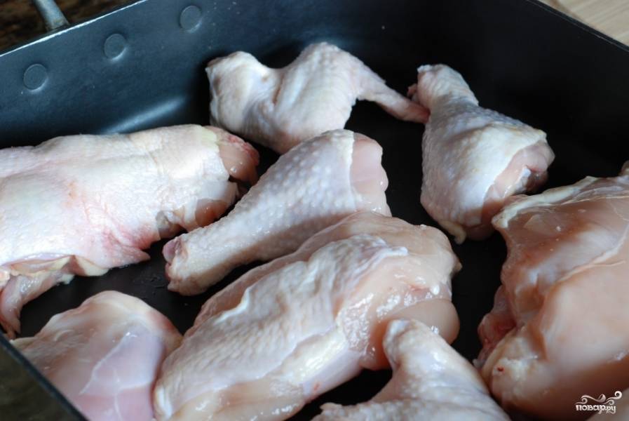 Разделанные кусочки курицы хорошенько промываем, даем обсохнуть.