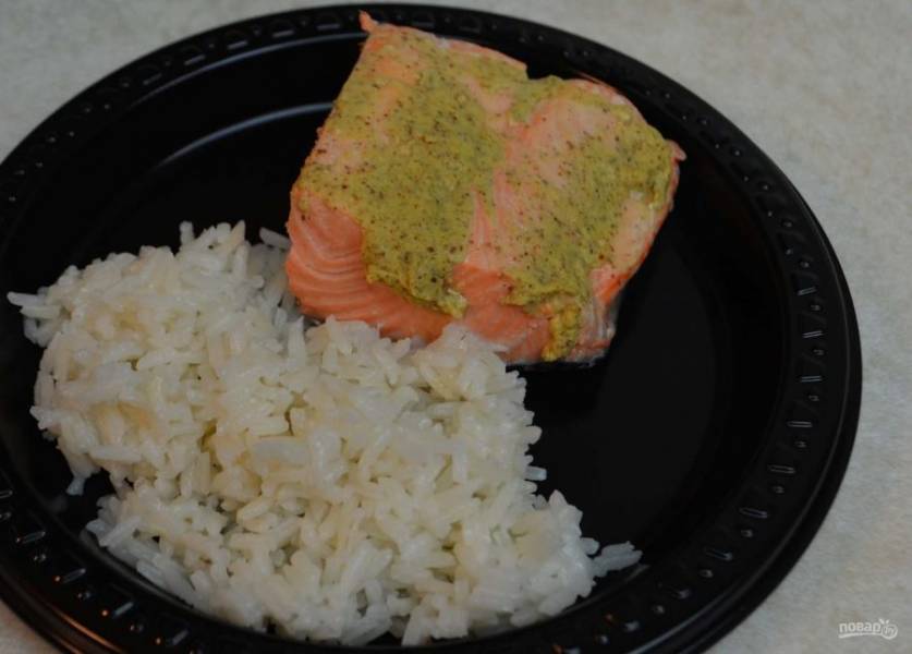 4.	Подавайте рыбу сразу после приготовления с гарниром из отварного риса. 