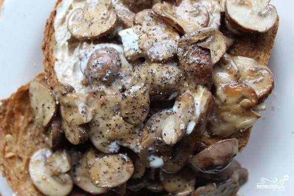 Как приготовить Жареные грибы шампиньоны с чесноком и зеленью на сковороде просто рецепт пошаговый