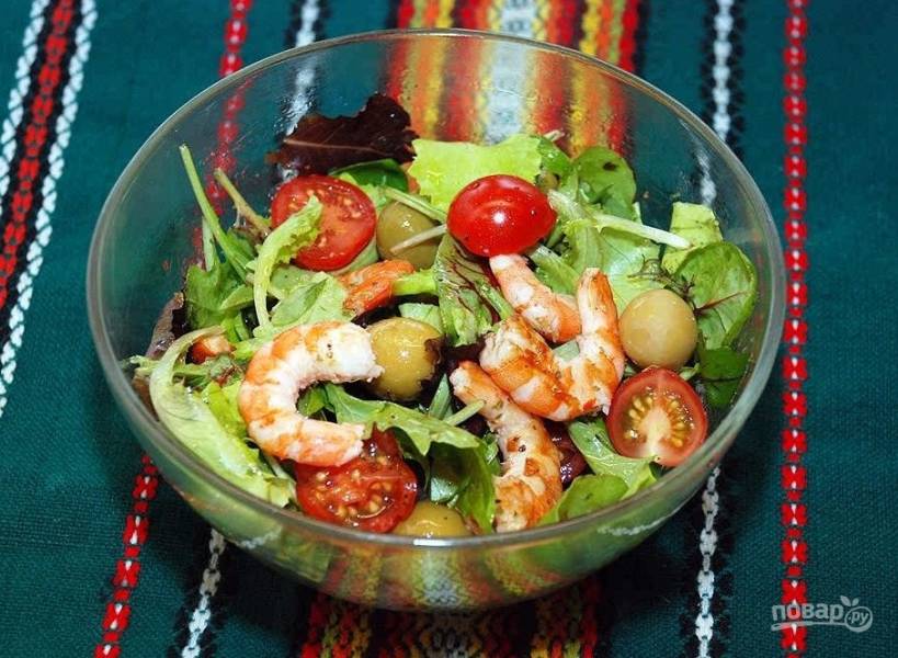 Легкий салат с креветками