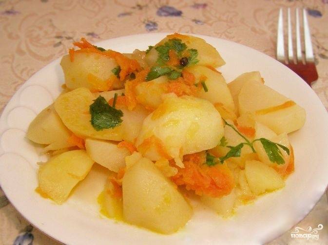 Тушеная картошка с морковью и луком на сковороде рецепт фото пошагово и видео