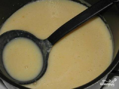 4.	Пусть суп наш закипит и немного проварится, пока сырки не расплавятся. Если до конца сырки не расплавились, не переживайте. Наш суп мы будет пюрировать в блендере.
